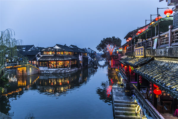 戰(zhàn)略規(guī)劃分析：村民不滿古鎮(zhèn)收門票，指引游客逃票